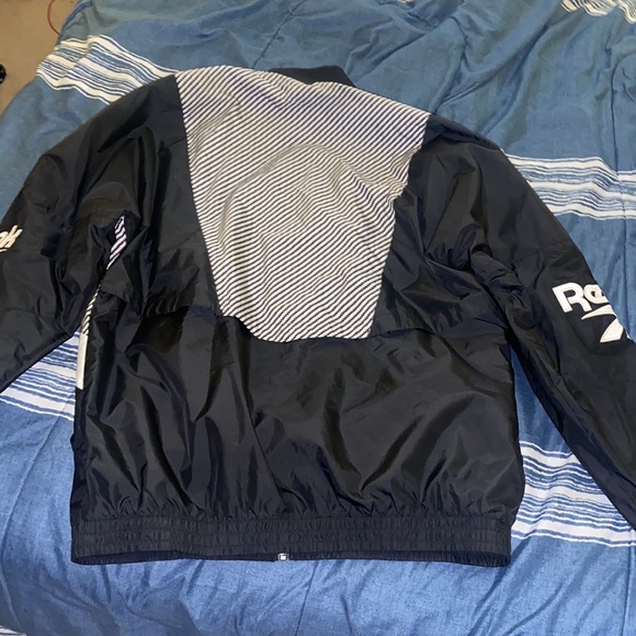 Reebok bomber jacket - Picture 3 of 4